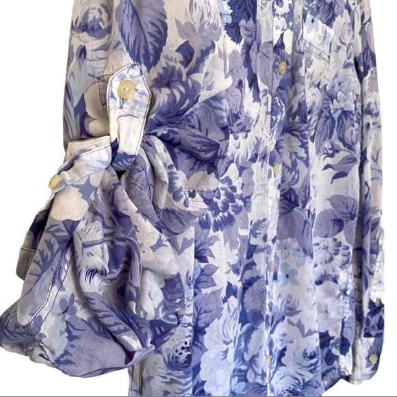 LRL 90’s button down cotton blue and white  floral shirt. Double front pockets - Picture 4 of 7